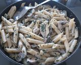 A picture of step 5 of Easy creamy chicken mushroom pasta.