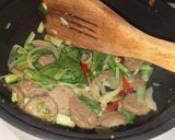 Foto langkah ke 4 dari resep Mie Goreng Bakso Simple.