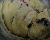 A picture of step 4 of Blueberry Crumble Muffins.