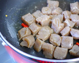 A picture of step 5 of Sautéed Spicy Konnyaku Seasoned with Oyster Sauce, Mayonnaise, and Bonito Flakes.