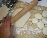 A picture of step 5 of Xiaolongbao (Chinese Soup Dumplings).
