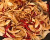 Foto del paso 3 de la receta: Cubos de pollo al wok 🍗
