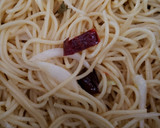 Foto del paso 2 de la receta: Pasta con mantequilla y chile guajillo