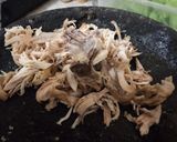 Foto langkah ke 1 dari resep Ayam suwir bumbu terasi limau khas Bali.