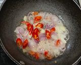 Foto langkah ke 2 dari resep Ikan pindang pedas bumbu iris praktis ✅.