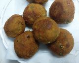 A picture of step 5 of Veg cheese balls.