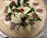 Foto del passaggio 5 della ricetta Pizza Semi Integrale con Salsiccia e Senape Saltata