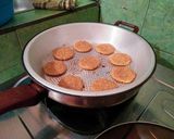 Foto langkah ke 4 dari resep Cookies Enting-enting Oatmeal Teflon 4 bahan #nooven #nomixer.