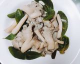 Hình bước làm 2 của món Nấm bào ngư hấp sả lá chanh