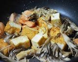 A picture of step 7 of Sauted Autumn Salmon, Mushrooms and Atsu-age Tofu with Soy Sauce.
