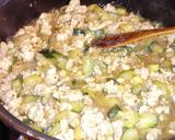 Foto del paso 7 de la receta: Espaguetis con calabacines, pollo picado con salsa de tomate casero