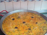 Paella mixta de marisco y pollo