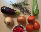 Foto del paso 1 de la receta: Ratatouille by "La One" 😅 🥰 Verduras guisadas que se hacen solas 🧅🧄🫑🌶️🍆🥔🍅🥕🫒🥬