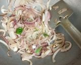 A picture of step 1 of Chicken Ularthiyathu.
