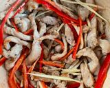 รูปขั้นตอนการทำที่ 3 ของ หมี่เหลืองผัดหมูหั่นเส้นกวางตุ้ง🌶️🫚🍜