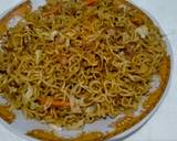 Foto langkah ke 3 dari resep Mie goreng bumbu bamboe.