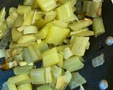 Foto del paso 1 de la receta: Clafoutie de pencas de acelga