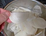 A picture of step 4 of Radish Kimchi.