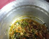 शेजवान हक्का नुडल्स (Schezwan hakka noodles recipe in marathi) रेसिपी स्टेप 3 फोटो