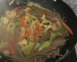 Foto del paso 6 de la receta: Noodles de pollo con verduras