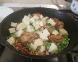 Foto del paso 4 de la receta: Arroz con pollo, nabos y guisantes