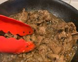A picture of step 2 of Easy stir fried honey and soysauce beef with egg noodles.