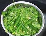 A picture of step 1 of Raw Mango and Coriander Chutney.