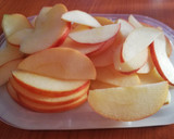 Foto del paso 1 de la receta: Tarta de manzana y galletas 🍎🍪