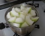A picture of step 5 of Tsukune Winter Melon Soup.