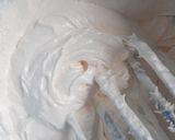 Foto langkah ke 2 dari resep Bolu kukus semangka.