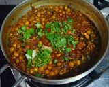A picture of step 7 of Kolhapuri Misal Pav.