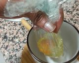 Foto del paso 4 de la receta: Huevos escalfados sobre una base de patatas, cebolla y tomate