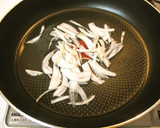 A picture of step 2 of Easy Maitake and Beef Rice Bowl.