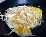 Fried Eggs With Bean Sprouts recipe step 1 photo