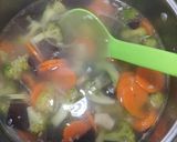 Foto langkah ke 4 dari resep Sup Kimlo Jamur kuping.