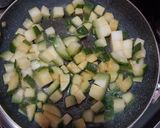 Foto del paso 1 de la receta: Calabacitas con queso amarillo y queso blanco🧀