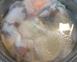 A picture of step 2 of Black Hanpen Fish Cake Stew.