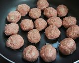 A picture of step 3 of Meltingly Soft Cabbage and Meatballs Stewed in Tomatoes.
