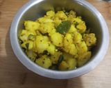 बटाटा भाजी (सात्विक भाजी) (Batata Bhaji Recipe In Marathi) रेसिपी स्टेप 3 फोटो 