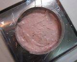 A picture of step 6 of Fluffy Strawberry and Chocolate Cake.