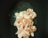 รูปขั้นตอนการทำที่ 3 ของ ไก่ผัดขิง