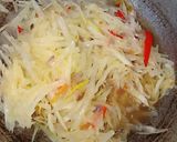 Foto langkah ke 2 dari resep Tumis pepaya saos tiram.
