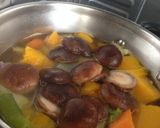 Foto del paso 5 de la receta: Crema de verduras con hongos (shitake)
