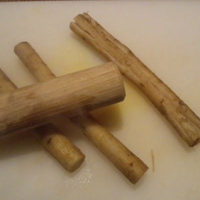 Xotinim uyga mast va külotsiz keldi.