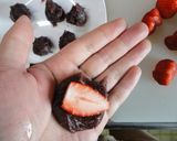 A picture of step 8 of Kanto-Style Sakura Mochi with Strawberries.
