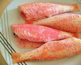 Foto del paso 1 de la receta: Tosta de filetes de salmonete frito con pisto