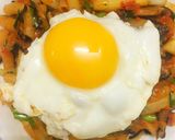 Hình bước làm 7 của món Nui xào cà chua nấm đông cô