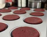 صورة لخطوة 7 من وصفة كب كيك ريد فيليفت Redvelvet