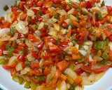 Foto del paso 3 de la receta: Champiñones 🍄 rellenos de verduras 🍅