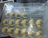 Foto del paso 13 de la receta: Medialunas con dulce de leche🥐